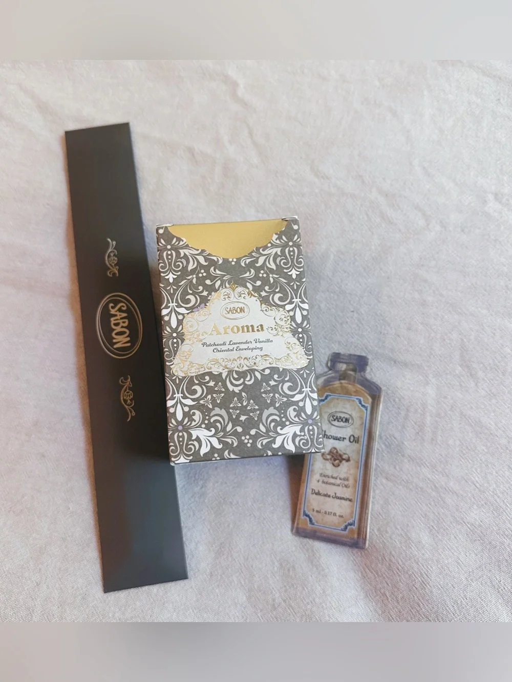 New NIB Sabon Aromatherapy Reed Diffuser Patchouli Lavender Vanilla gift box